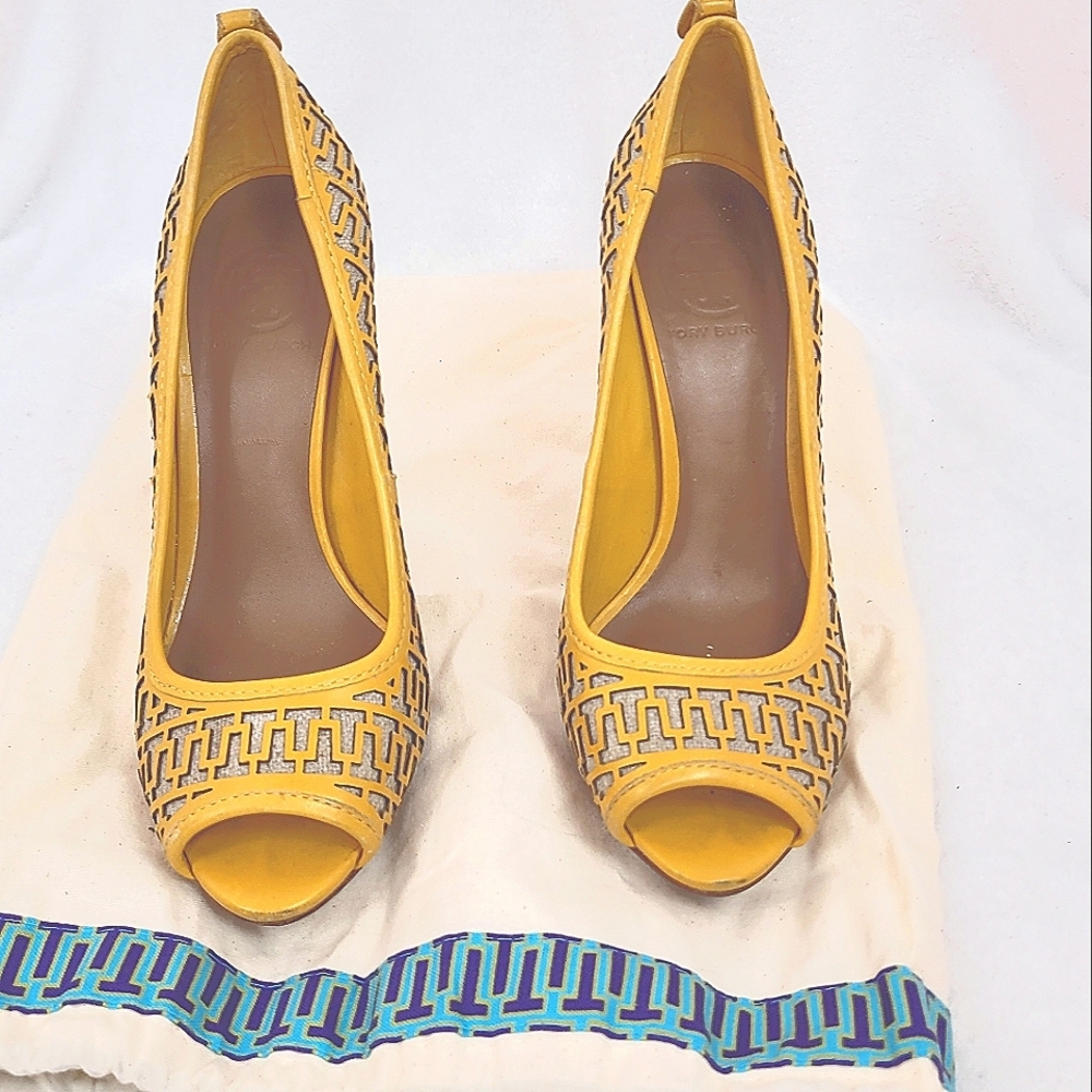Pre-owned TORY BURCH CUTOUT LEATHER HEELS YELLOW peeptoe size 8m
